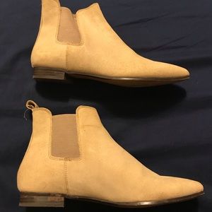Banana republic Chelsea suede boots size 8